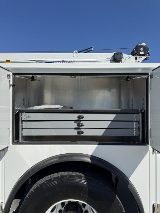 2025 Hino L7 — photo 7