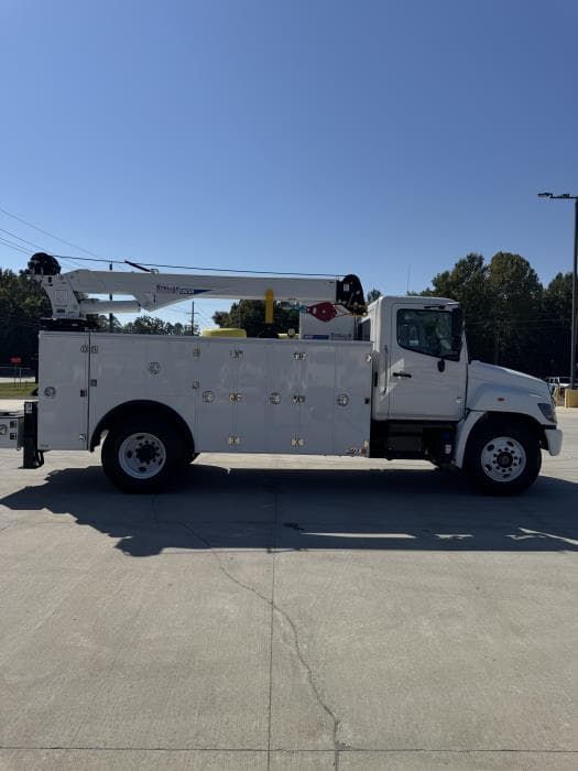 2025 Hino L7 — photo 21