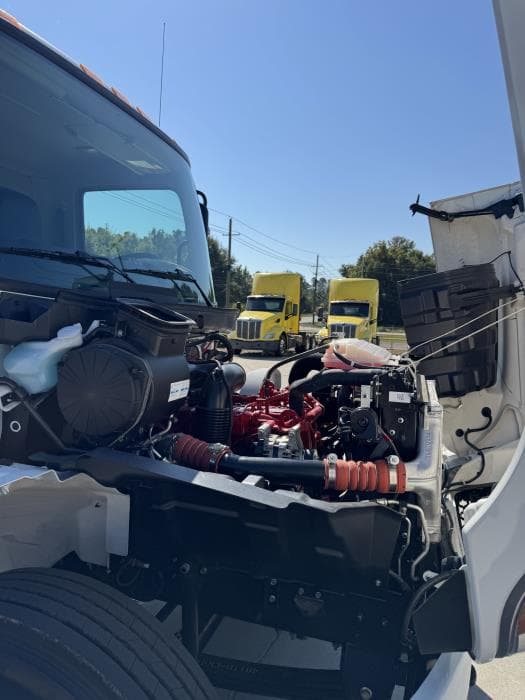 2025 Hino L7 — photo 25