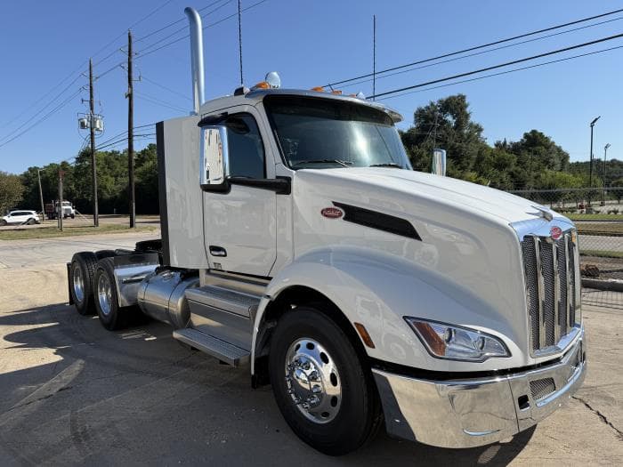 2026 Peterbilt 579 — photo 8