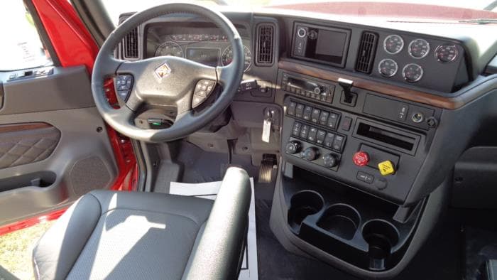 2026 International LT — photo 19