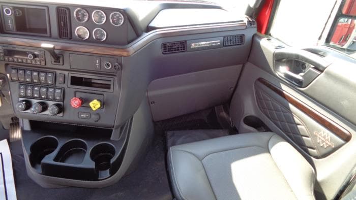 2026 International LT — photo 20