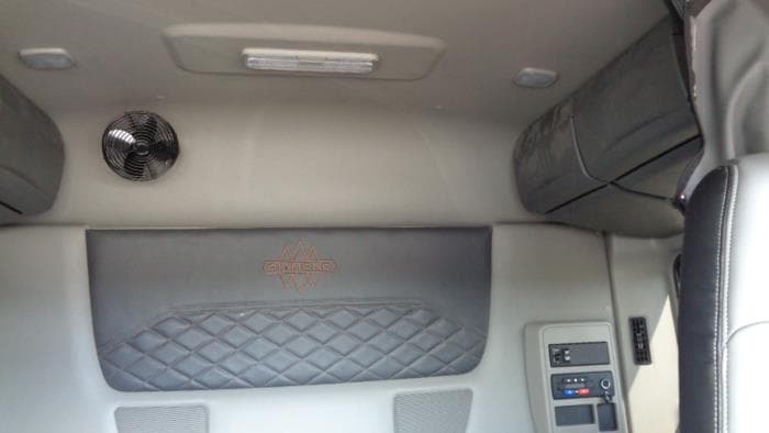 2026 International LT — photo 18