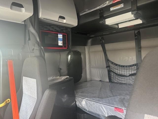 2022 Freightliner Cascadia — photo 5