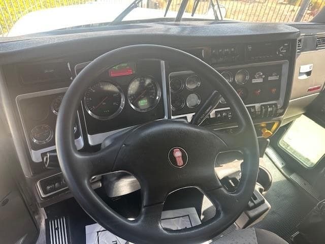 2019 Kenworth T800 — photo 7