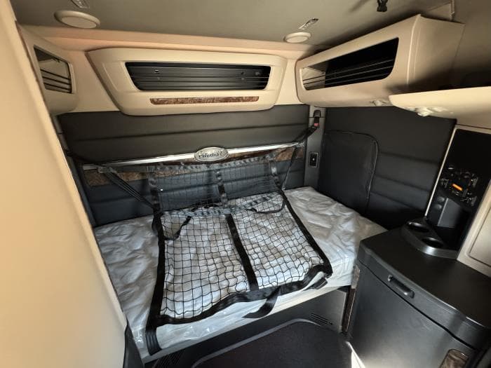 2026 Peterbilt 589 — photo 28