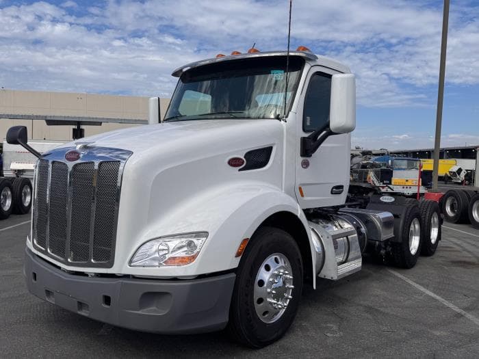 2021 Peterbilt 579 — photo 2