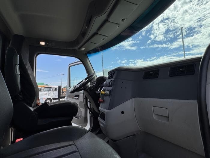 2021 Peterbilt 579 — photo 12