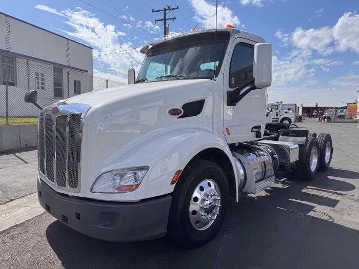 2021 Peterbilt 579 — photo 2