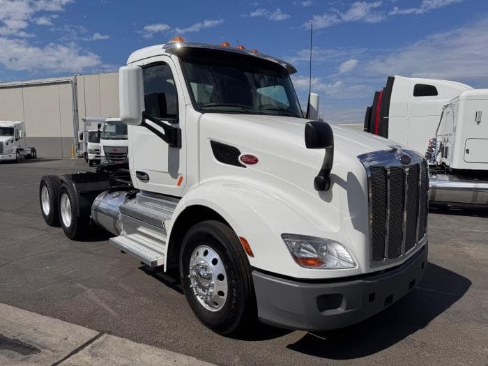 2021 Peterbilt 579 — photo 4