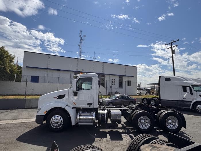 2021 Peterbilt 579 — photo 9