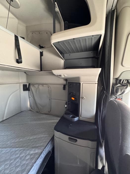2021 Peterbilt 579 — photo 14