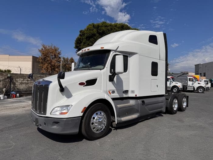 2021 Peterbilt 579 — photo 2