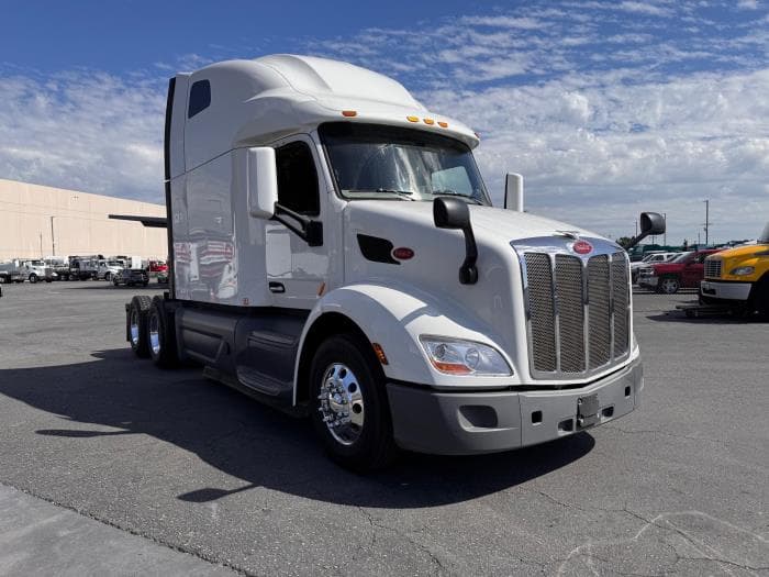 2021 Peterbilt 579 — photo 4