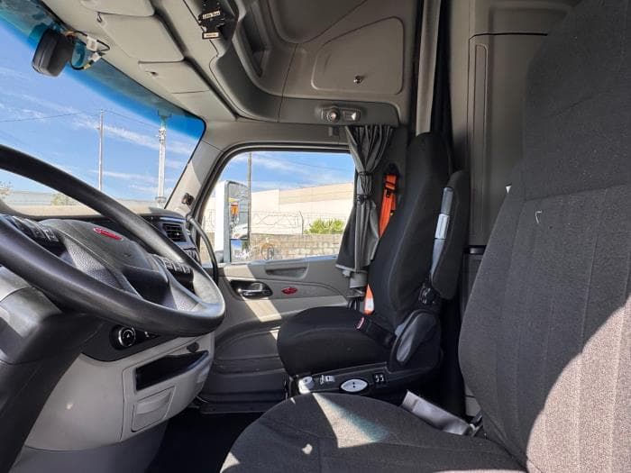2021 Peterbilt 579 — photo 10