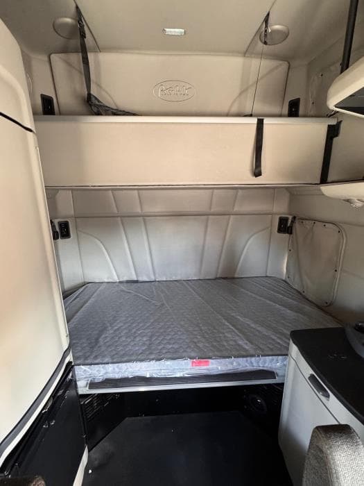 2021 Peterbilt 579 — photo 13