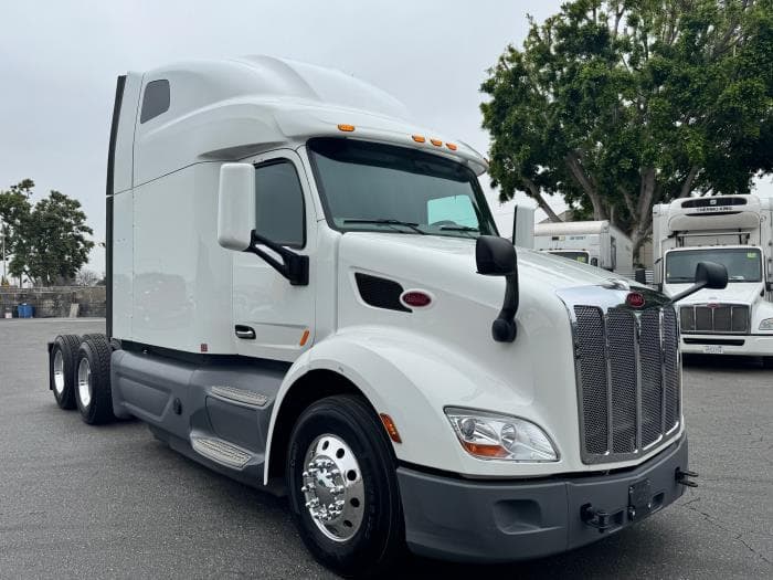 2021 Peterbilt 579 — photo 4