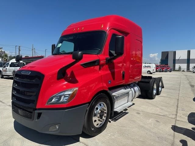 2020 Freightliner Cascadia — photo 4