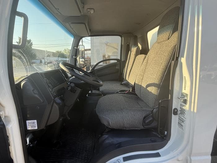 2025 Isuzu NRR — photo 19