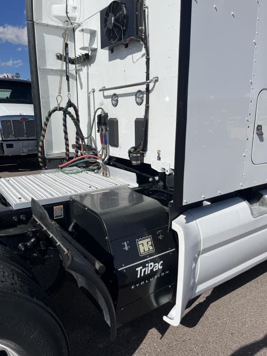 2022 Peterbilt 579 — photo 7
