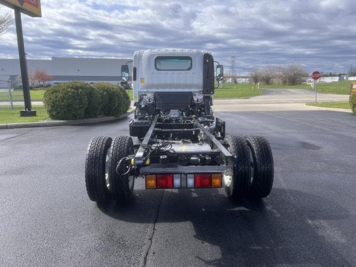 2025 Isuzu NRR — photo 8