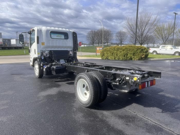 2025 Isuzu NRR — photo 9