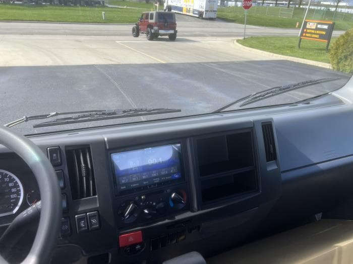 2025 Isuzu NRR — photo 16