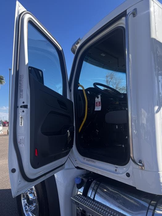 2026 Peterbilt 548 — photo 20