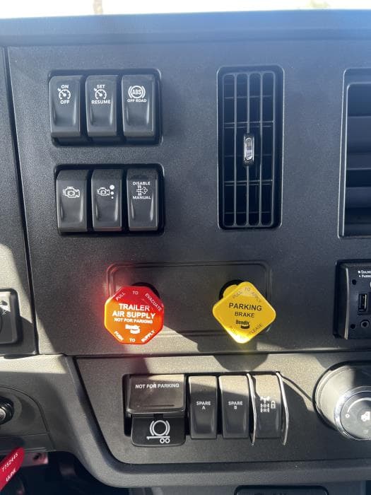 2026 Peterbilt 548 — photo 25