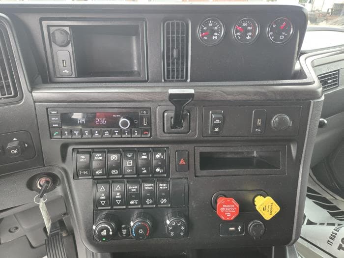 2024 International LT — photo 18