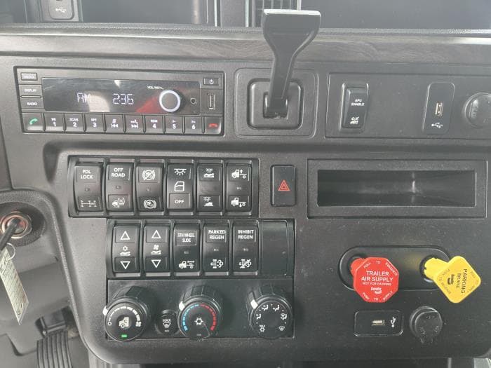 2024 International LT — photo 13