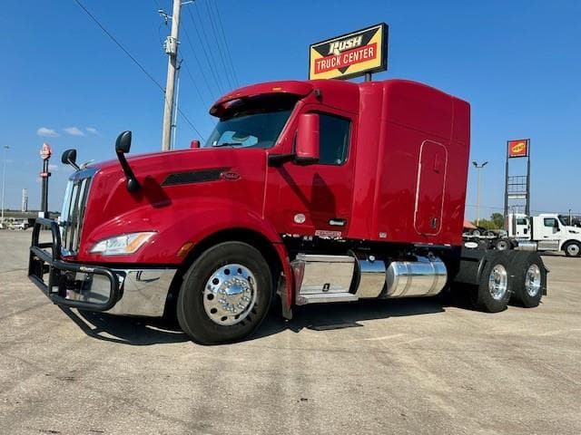 2022 Peterbilt 579 — photo 2