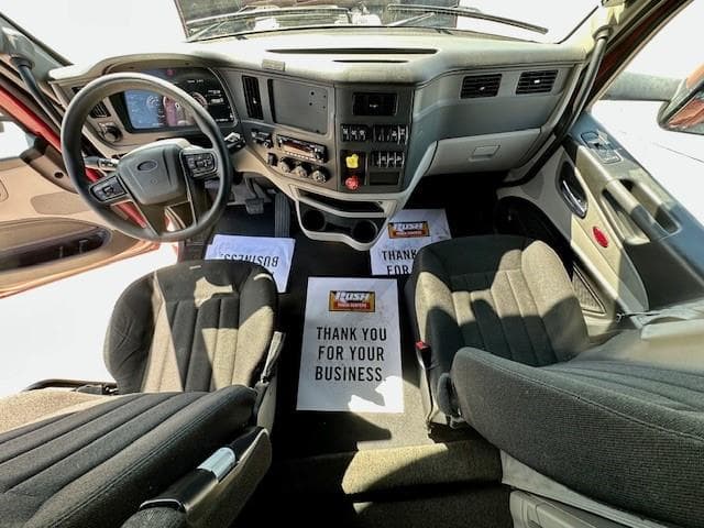 2022 Peterbilt 579 — photo 13