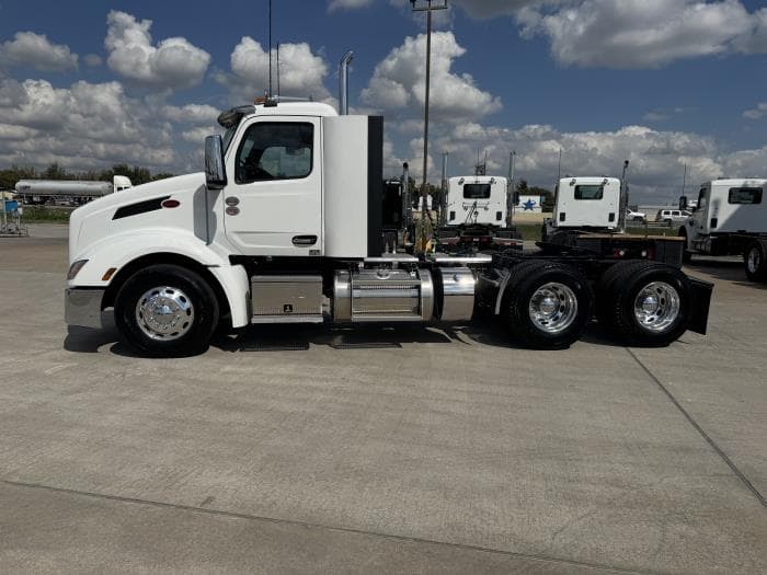 2026 Peterbilt 579 — photo 4