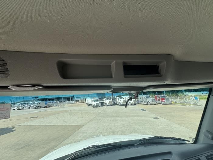 2026 Peterbilt 579 — photo 17