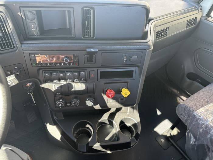 2026 International LT — photo 11