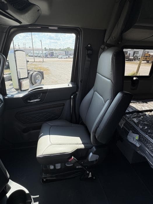 2026 International LT — photo 12