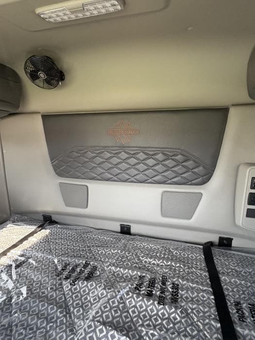 2026 International LT — photo 13