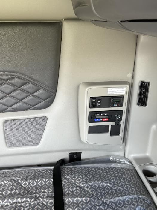 2026 International LT — photo 14