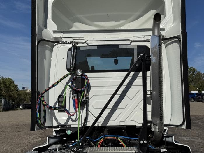 2026 International LT — photo 10