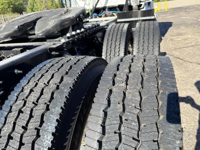 2026 International LT — photo 13