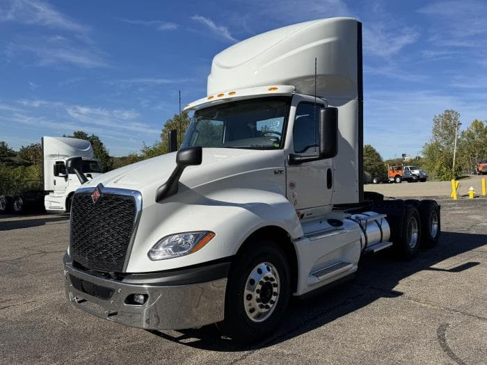 2026 International LT — photo 3