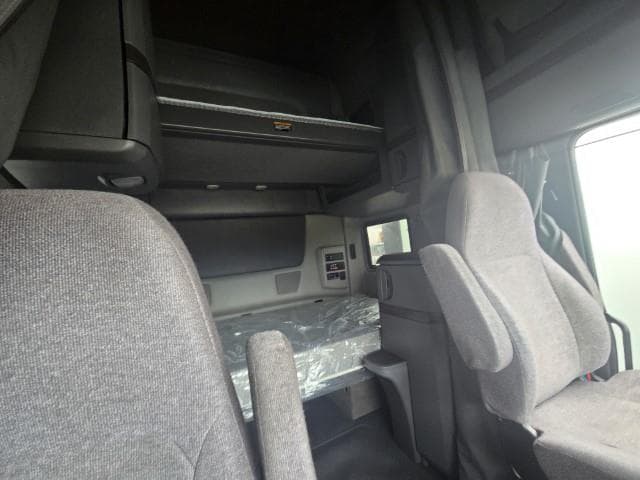 2024 International LT — photo 10