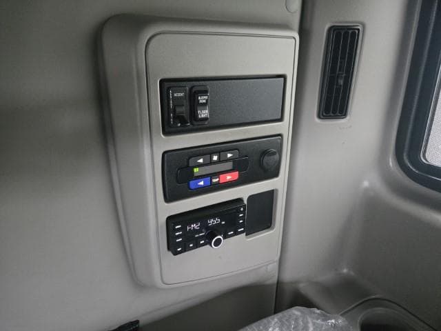 2024 International LT — photo 11