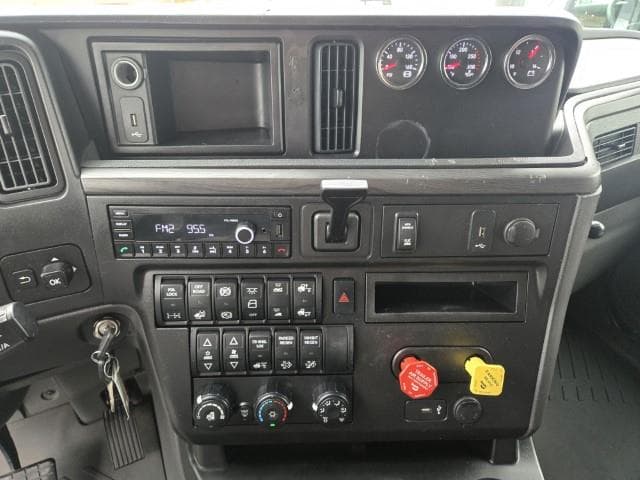 2024 International LT — photo 14