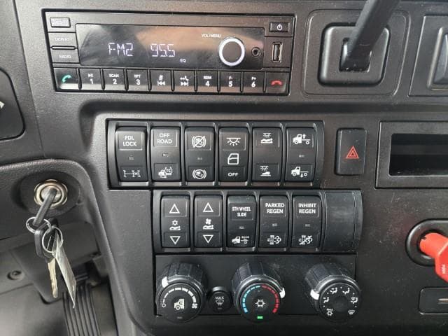 2024 International LT — photo 16