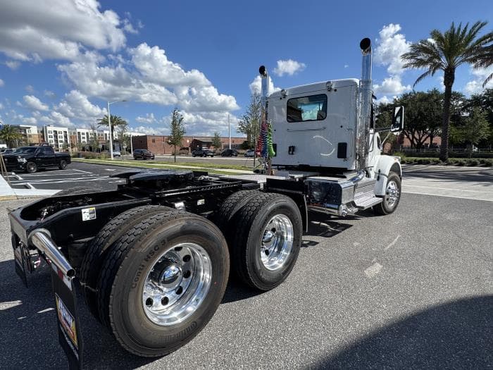 2026 Peterbilt 567 — photo 8