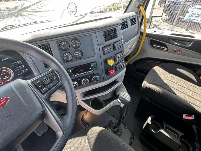 2026 Peterbilt 567 — photo 17