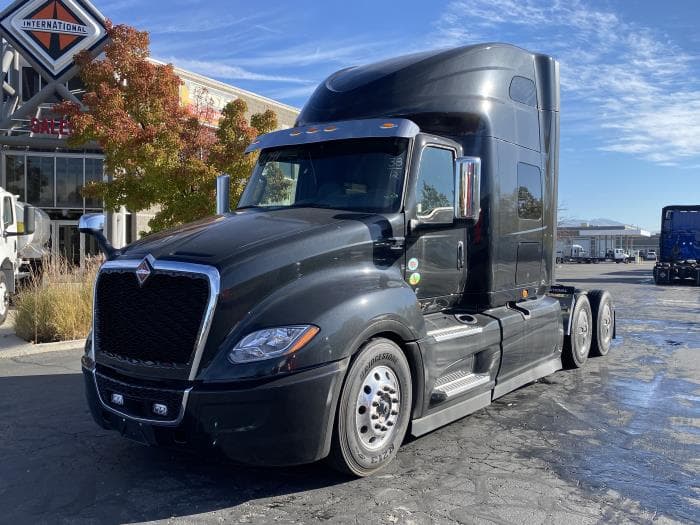 2026 International LT — photo 2