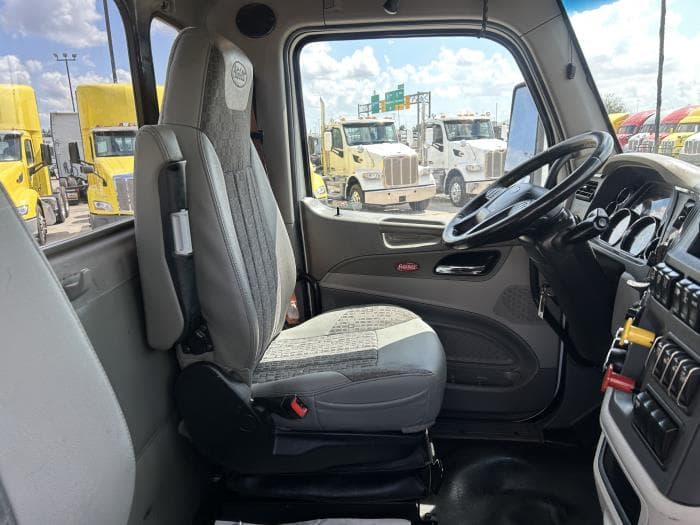 2020 Peterbilt 567 — photo 24